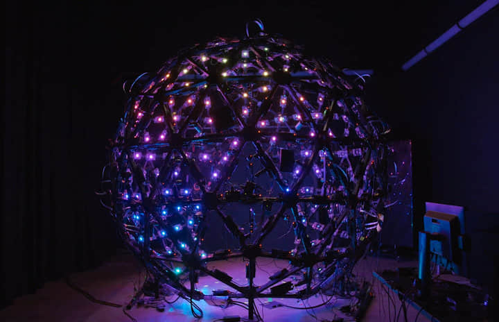 在这个充满 LED 灯的「鸡蛋」里，做一个 3D 建模变得更简单-Qunjin Textile